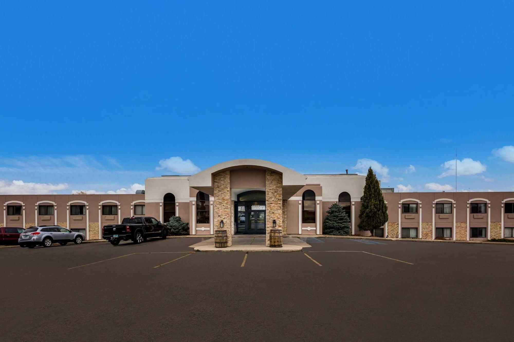 Revel Hotel Minot - Surestay Collection By Best Western Exteriér fotografie