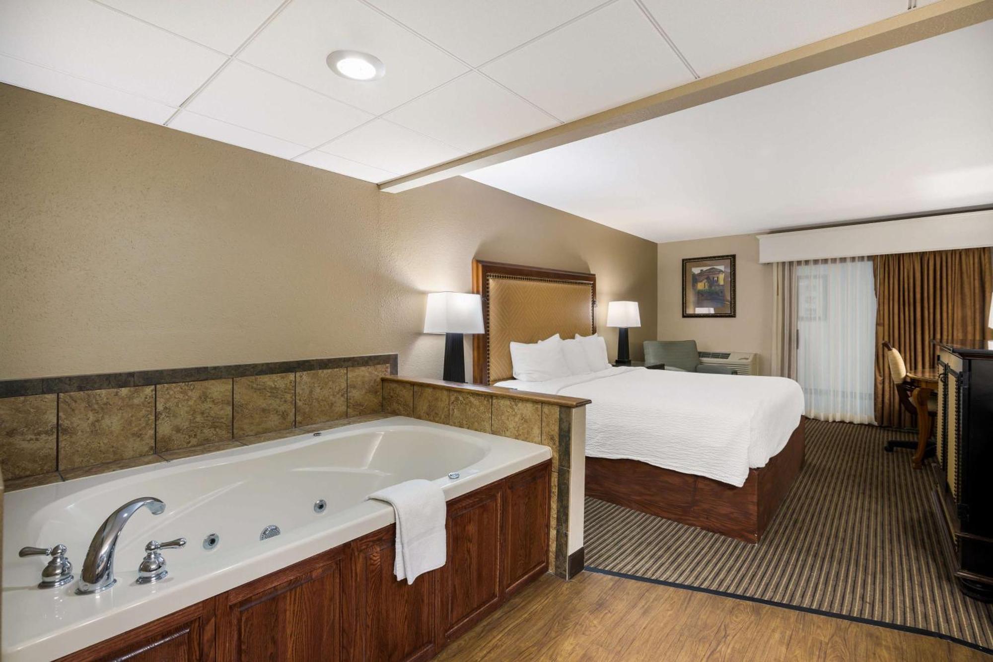 Revel Hotel Minot - Surestay Collection By Best Western Exteriér fotografie