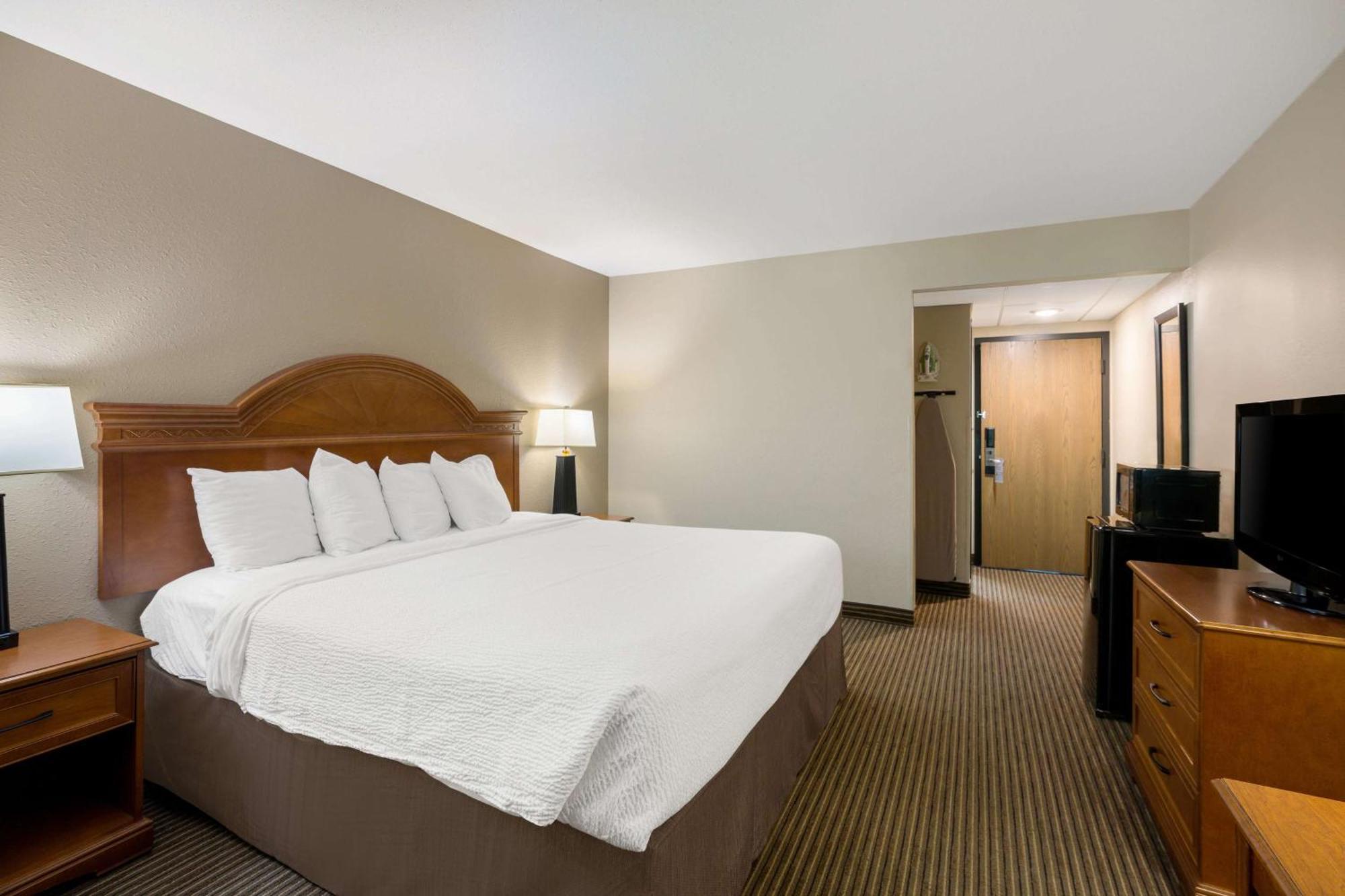 Revel Hotel Minot - Surestay Collection By Best Western Exteriér fotografie