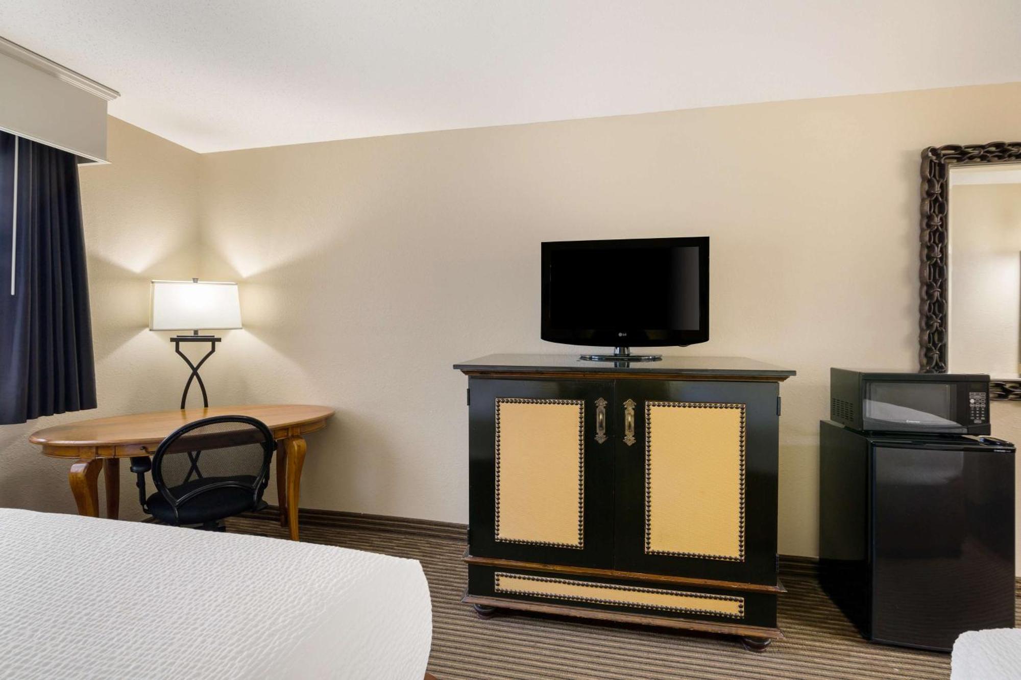 Revel Hotel Minot - Surestay Collection By Best Western Exteriér fotografie