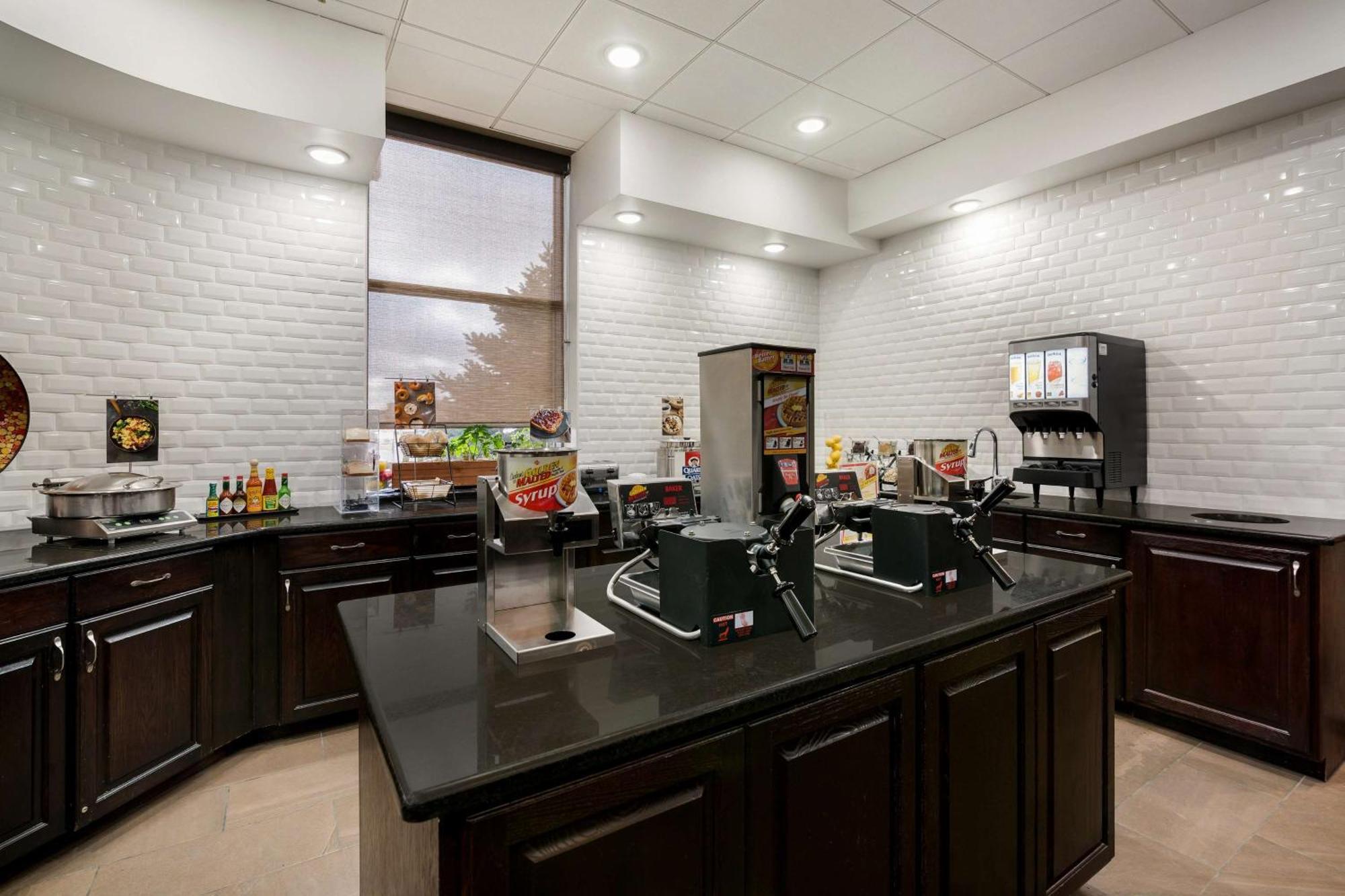 Revel Hotel Minot - Surestay Collection By Best Western Exteriér fotografie